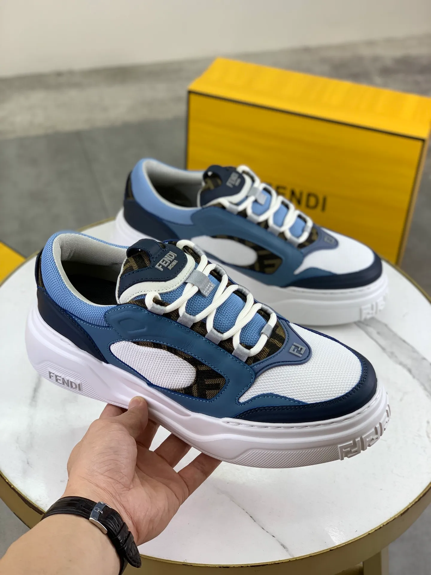 Men's Men's Shoes 💰P740 New Style 💰💎💎💎Summer Hot Style [FENDI Fendi] Top Version 🆕New slip-on sneakers, wavy soles engraved with original words. Embossed Fendi Flow lettering on the heel. The upper is made of high-end calfskin and breathable materials. Original lining with tone-on-tone details decorated with innovative handcrafting techniques. Ultra-light and wear-resistant TPU and IP foam soles, overall lightweight and comfortable. Size:39-44 (38 45 can be customized)